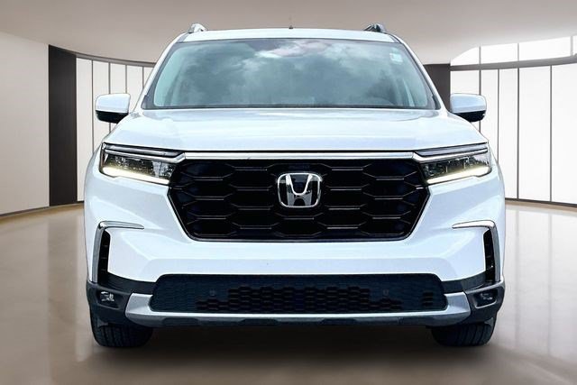 Certified 2025 Honda Pilot Touring image 2