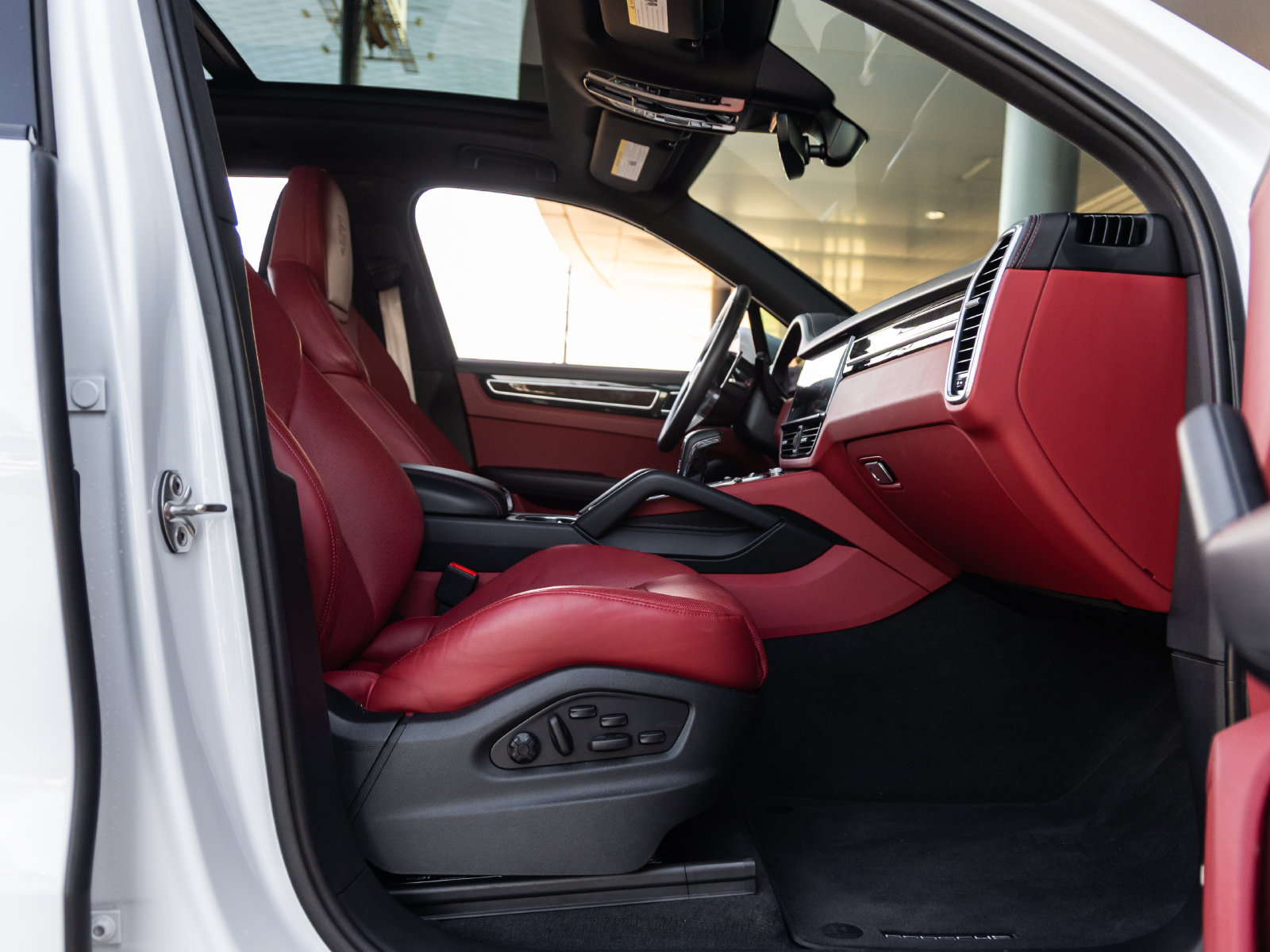 Certified 2023 Porsche Cayenne S Platinum AWD/4WD image 47