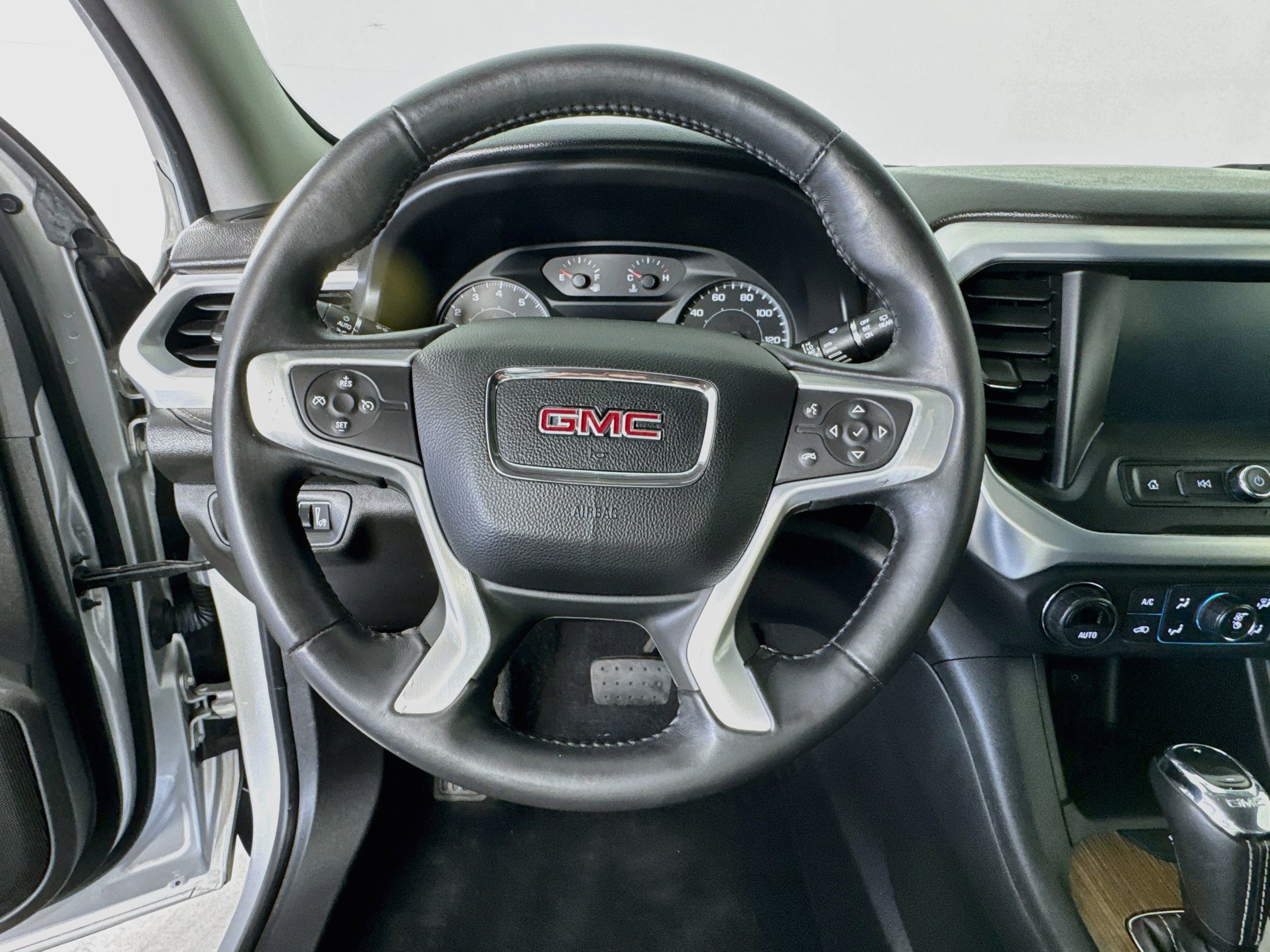 Used 2017 GMC Acadia SLE FWD image 11