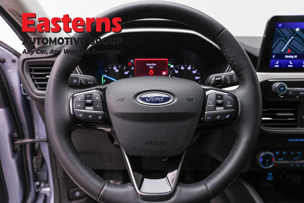 Used 2022 Ford Escape SE w/ Convenience Package FWD image 10