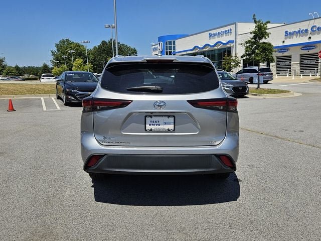 Used 2024 Toyota Highlander XLE FWD image 7