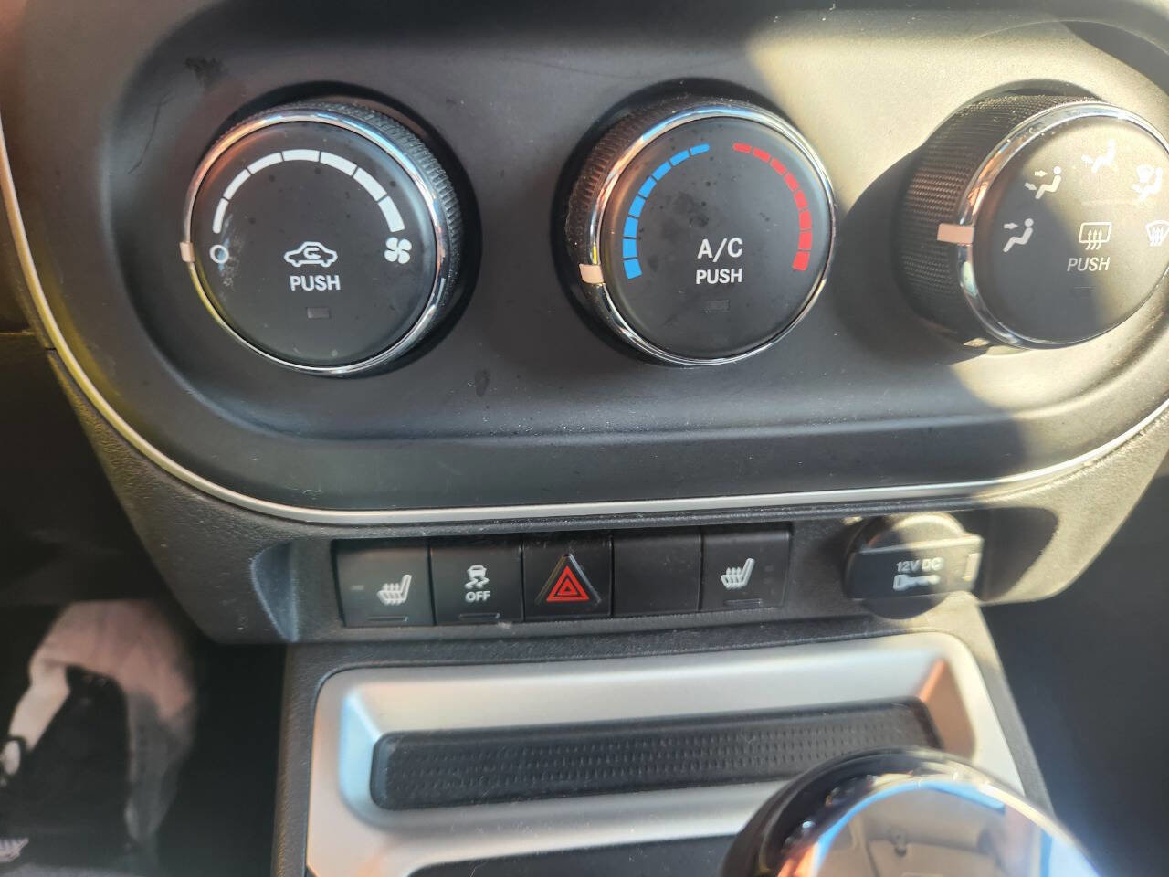 Used 2015 Jeep Compass High Altitude image 15