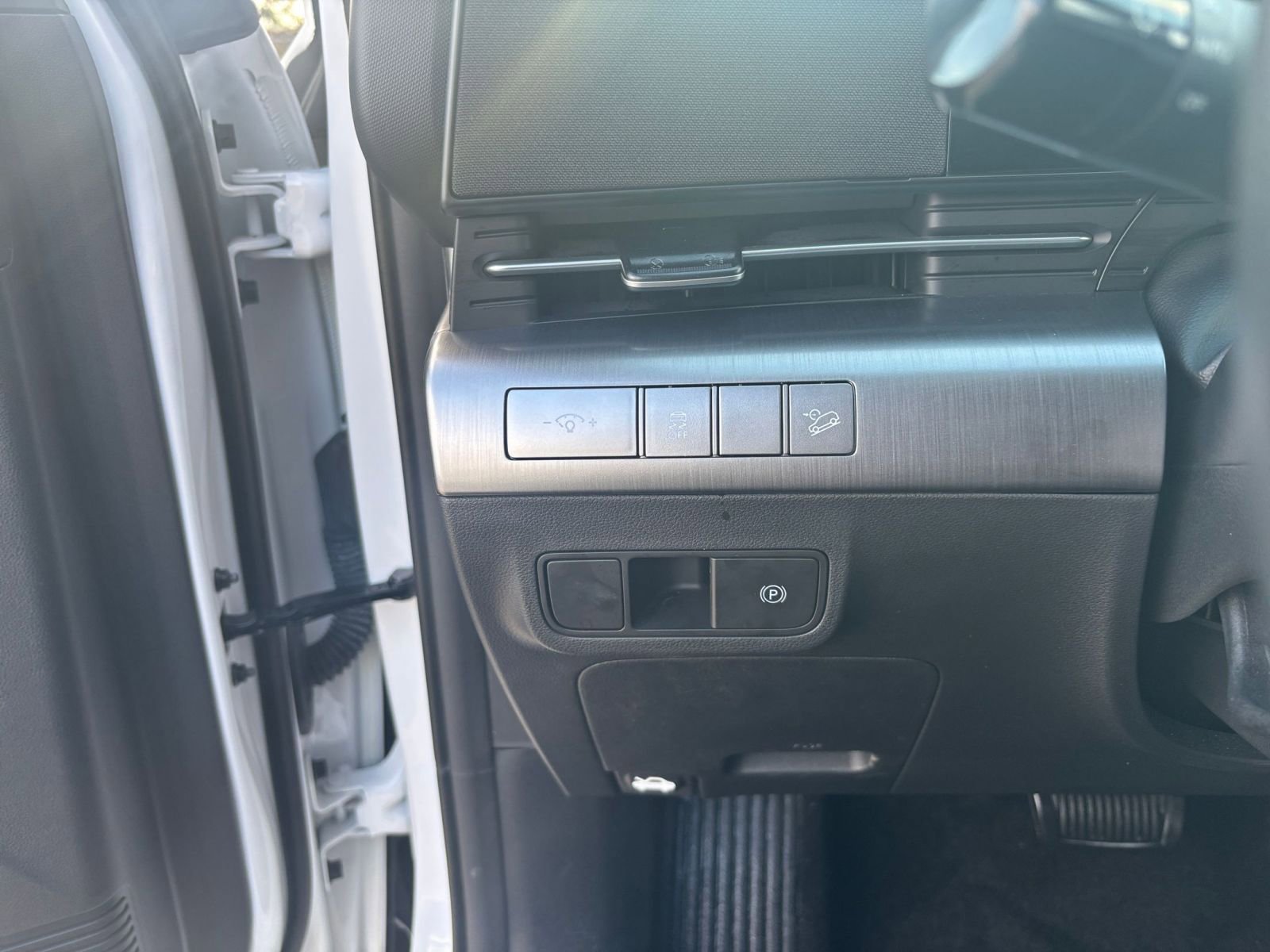 Used 2025 Hyundai Kona SEL image 32