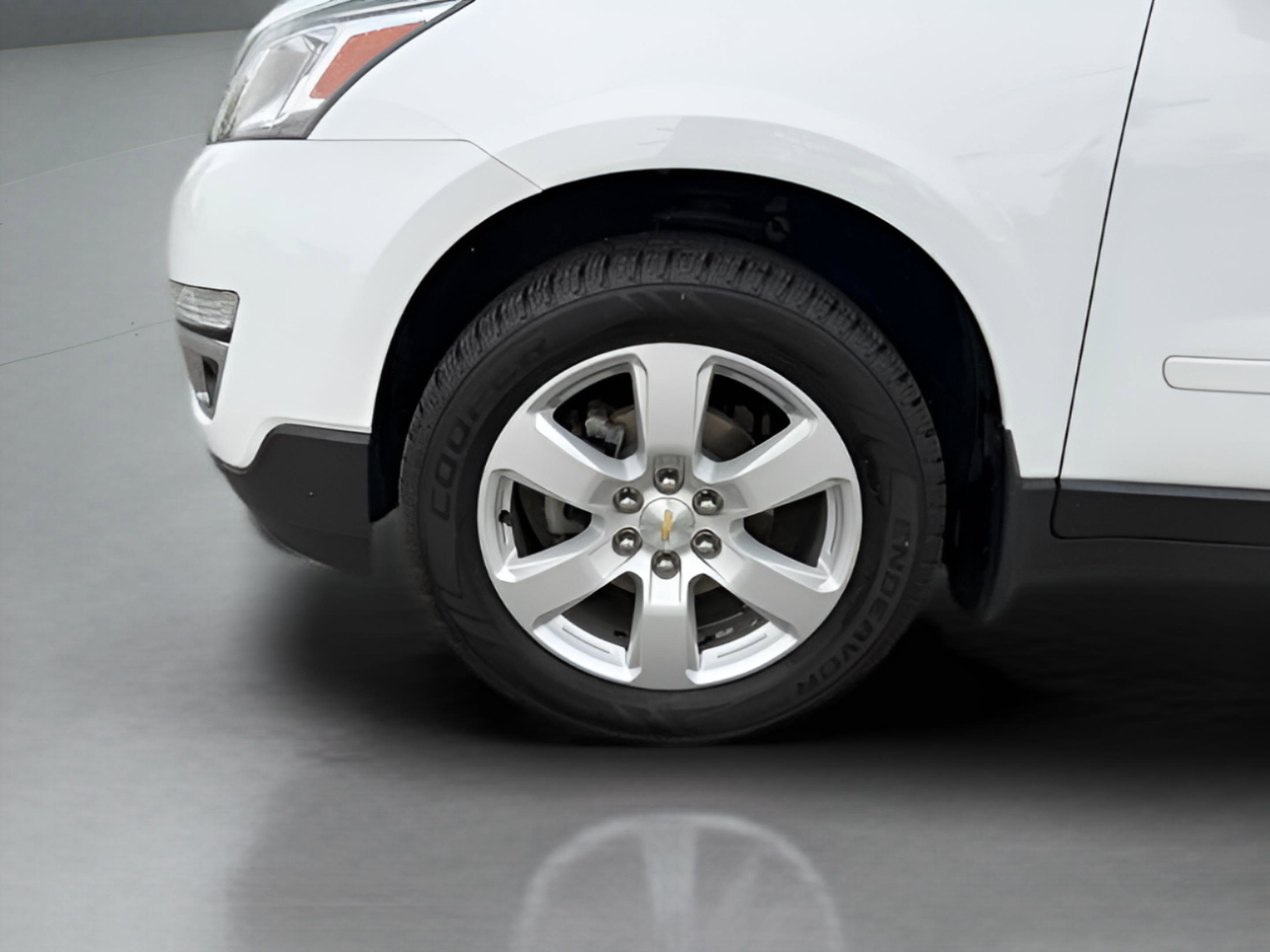 Used 2017 Chevrolet Traverse LT w/ Style and Technology Package FWD image 32