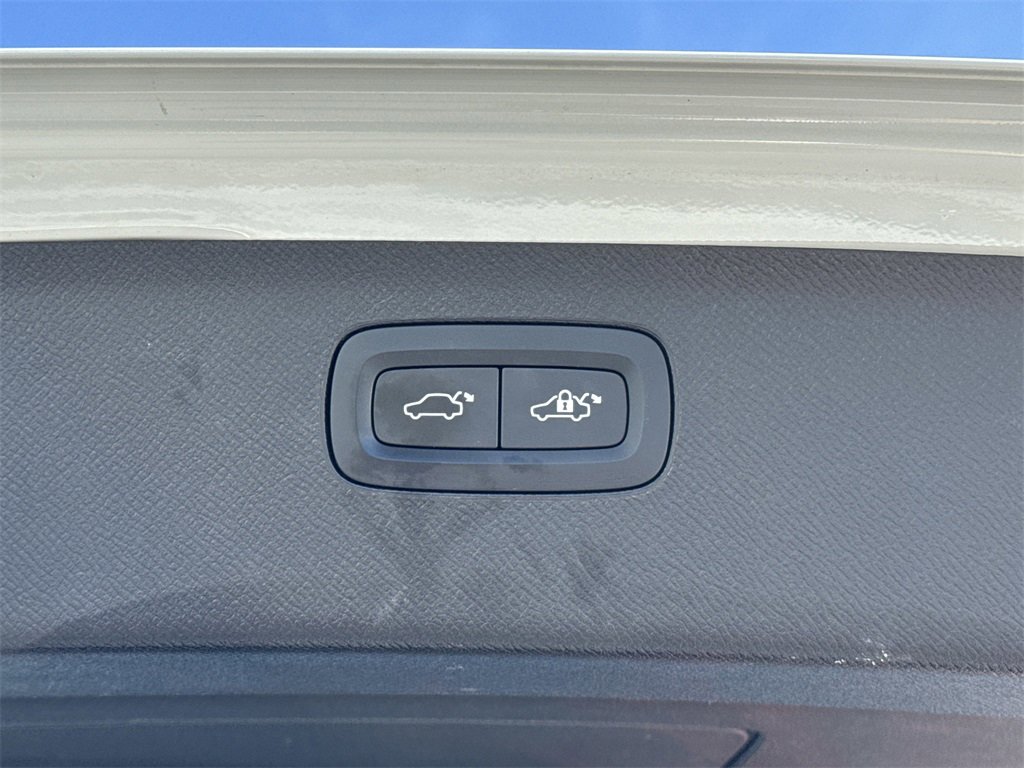 Used 2022 Volvo XC90 T6 Inscription w/ Advanced Package image 16