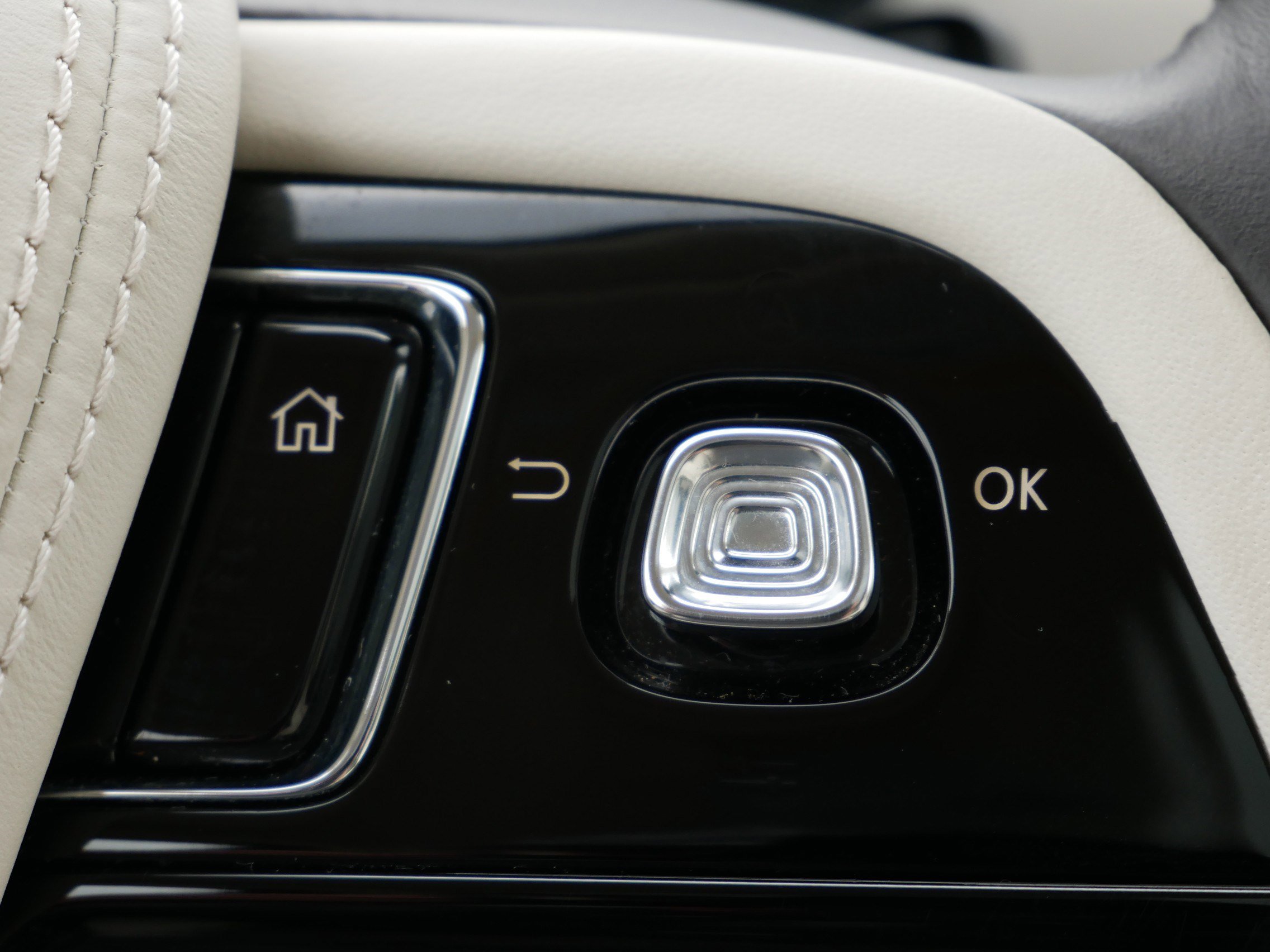 Used 2023 Lincoln Aviator Black Label w/ Dynamic Handling Package image 24