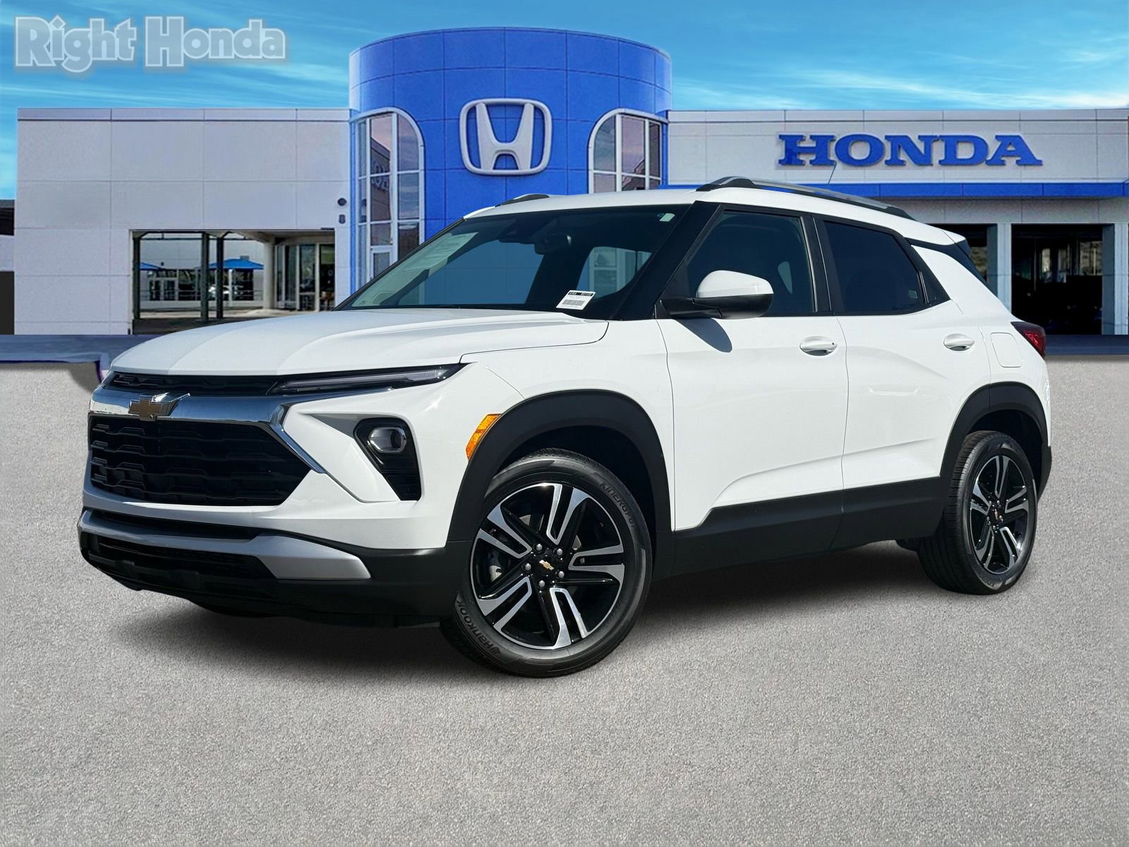 Used 2024 Chevrolet TrailBlazer LT w/ Convenience Package image 2