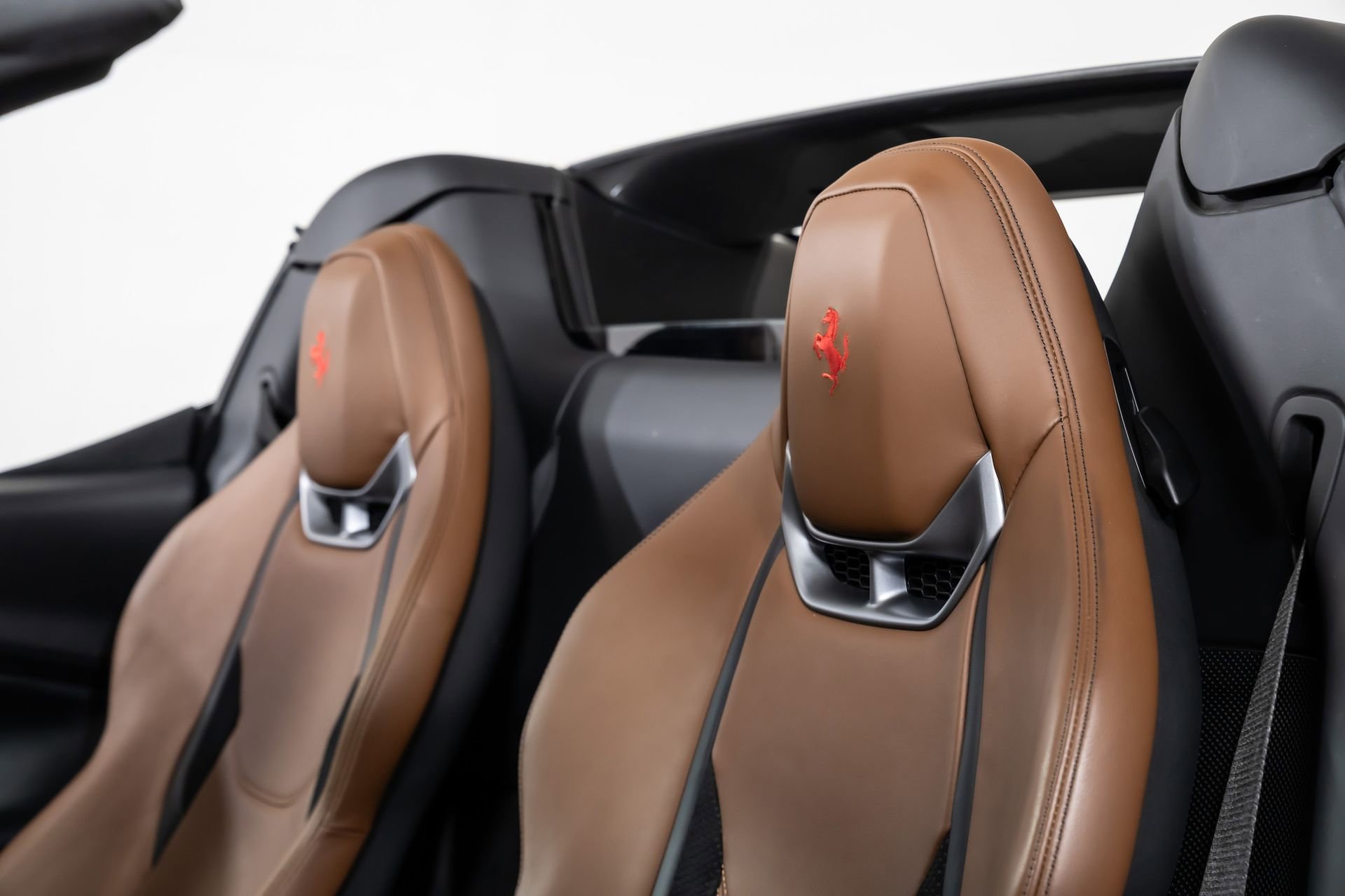 Used 2023 Ferrari 296 GTS RWD image 45