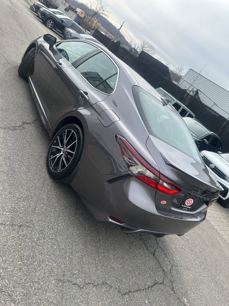 Used 2023 Toyota Camry SE w/ Cold Weather Package image 4