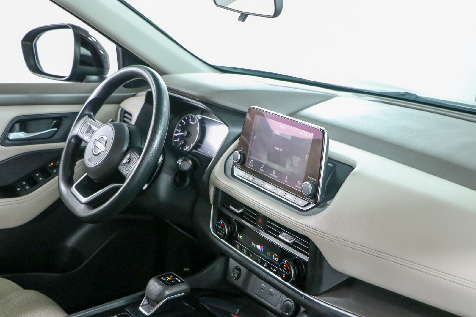Used 2024 Nissan Rogue SV FWD image 25