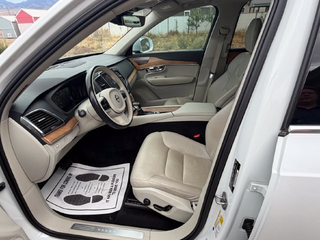 Used 2022 Volvo XC90 T6 Momentum w/ Climate Package AWD/4WD image 4
