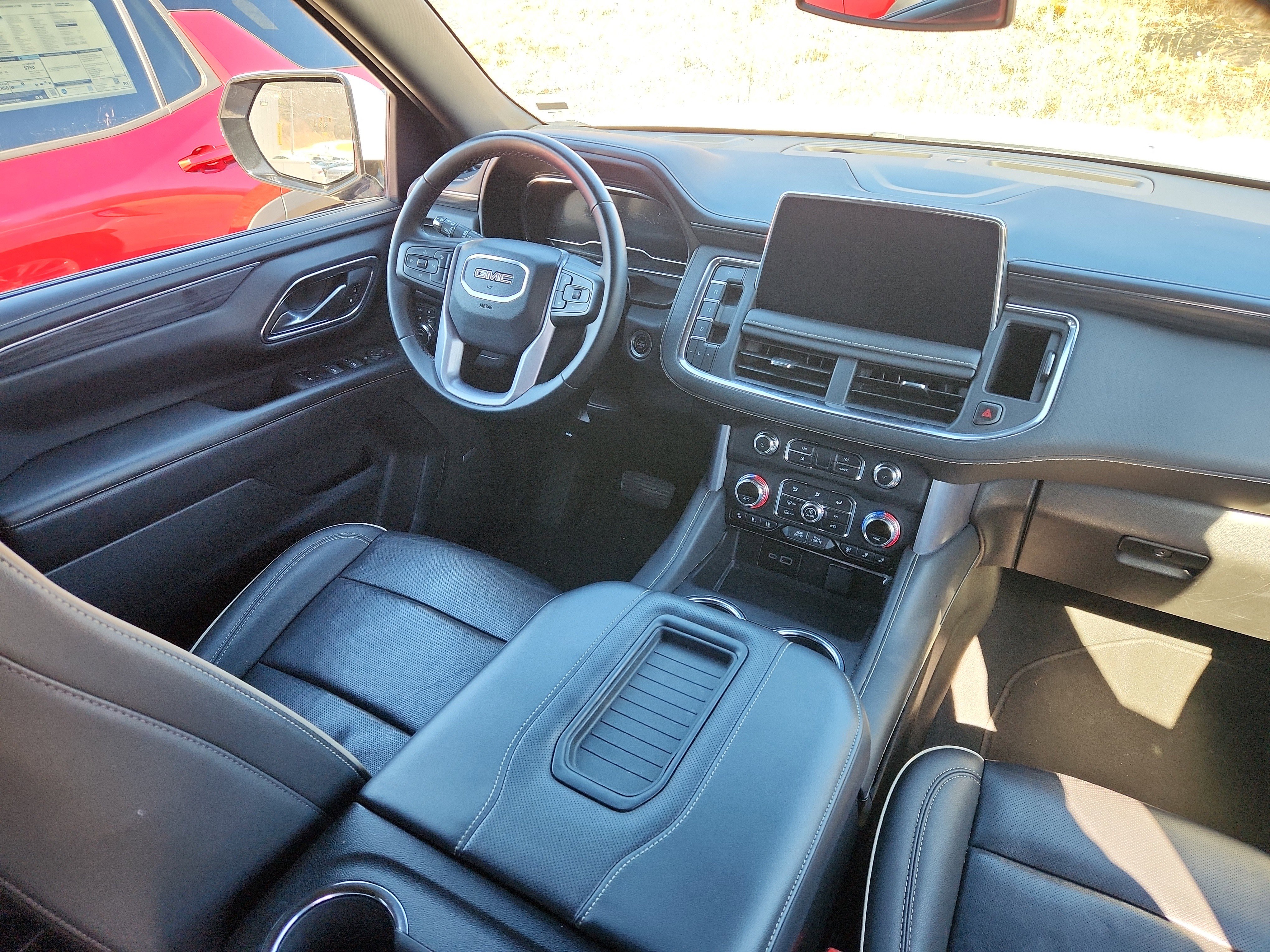 Used 2024 GMC Yukon SLT image 23