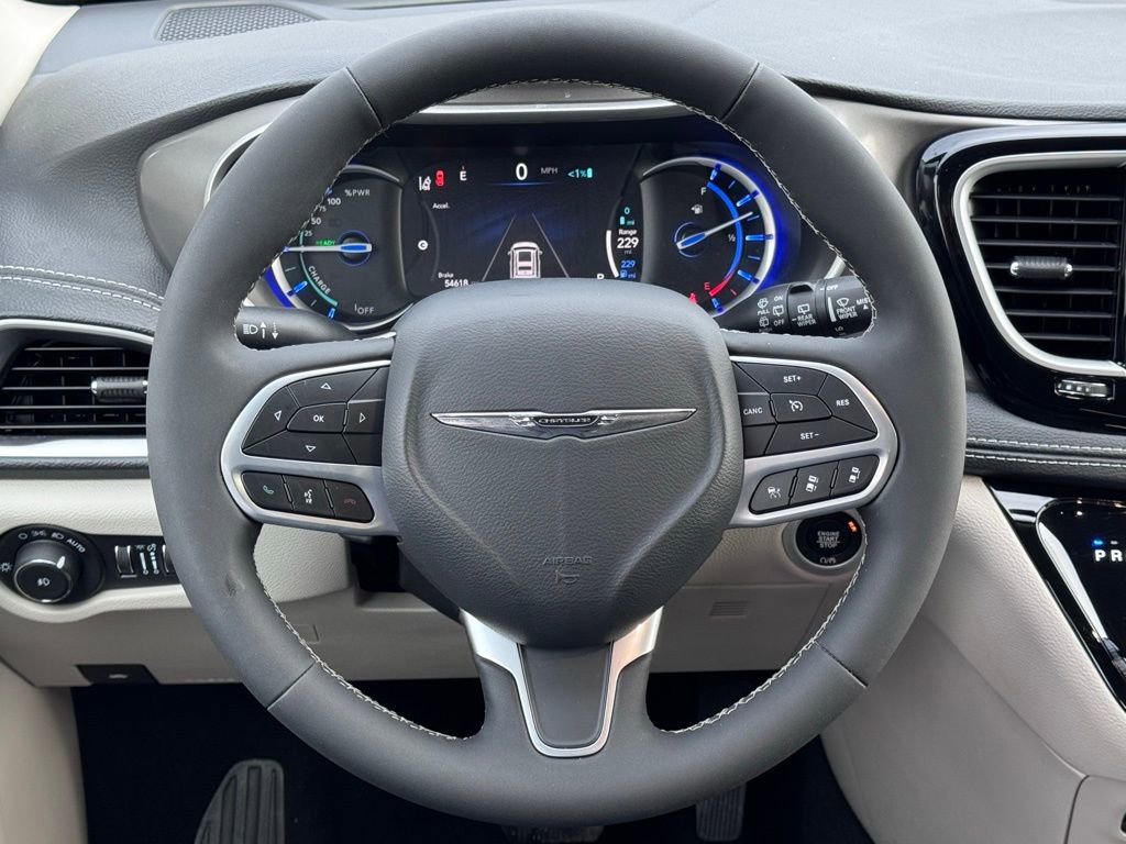 Used 2024 Chrysler Pacifica Select FWD image 7