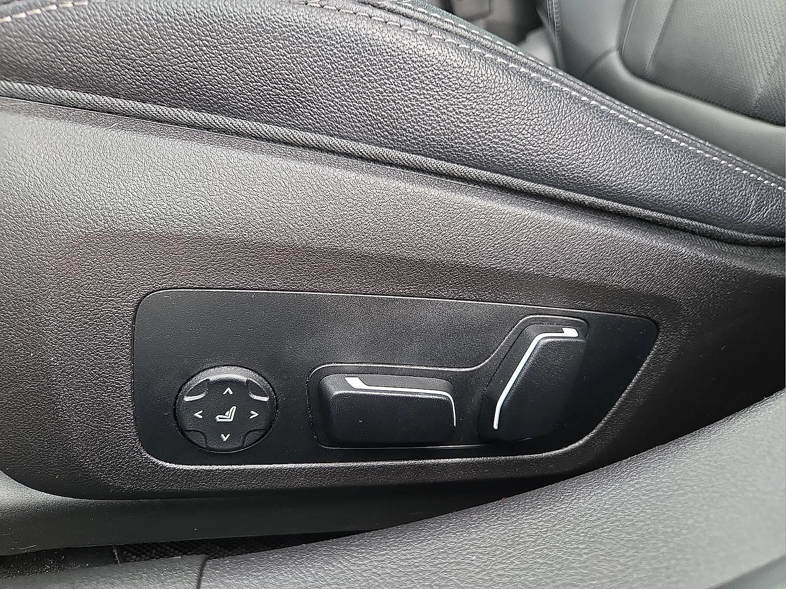 Used 2025 BMW 330i Sedan RWD image 15