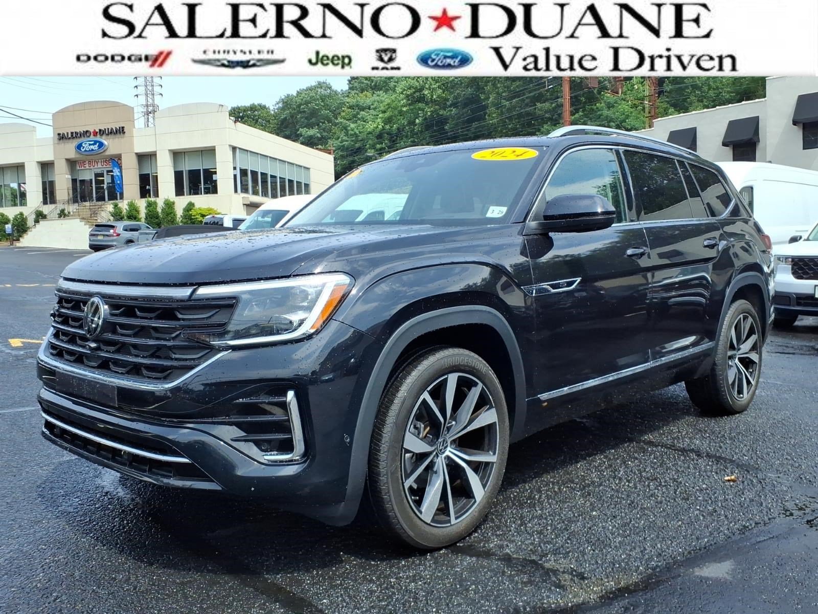Used 2024 Volkswagen Atlas SEL Premium R-Line AWD/4WD image 1