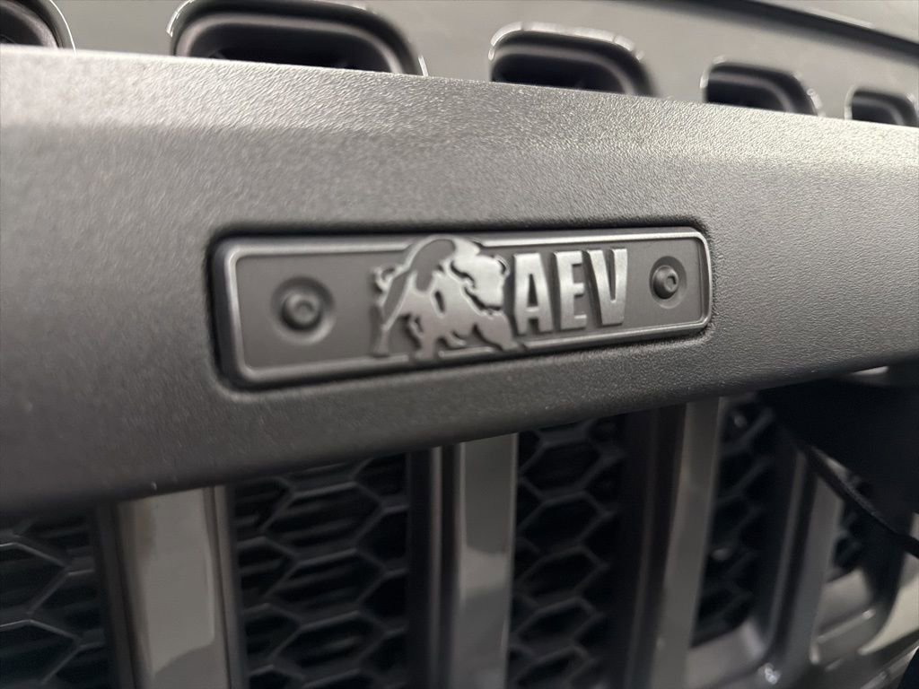 Used 2022 Jeep Gladiator Rubicon w/ LED Lighting Group AWD/4WD image 9