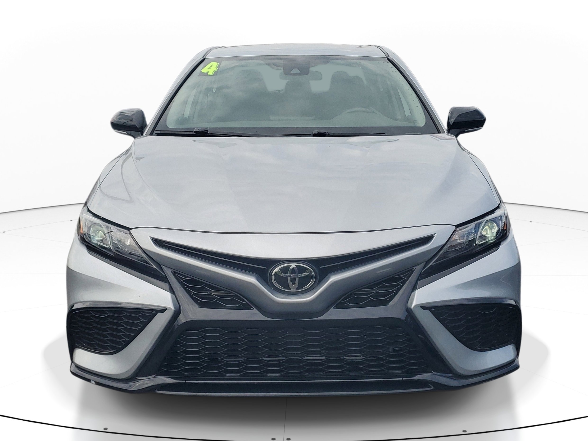 Used 2024 Toyota Camry SE FWD image 2