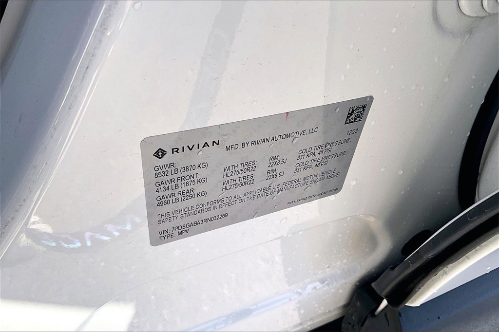 Used 2024 Rivian R1S Adventure image 34