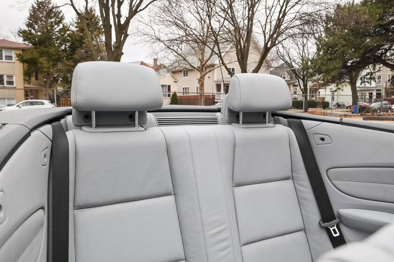 Used 2010 BMW 135i Convertible image 9