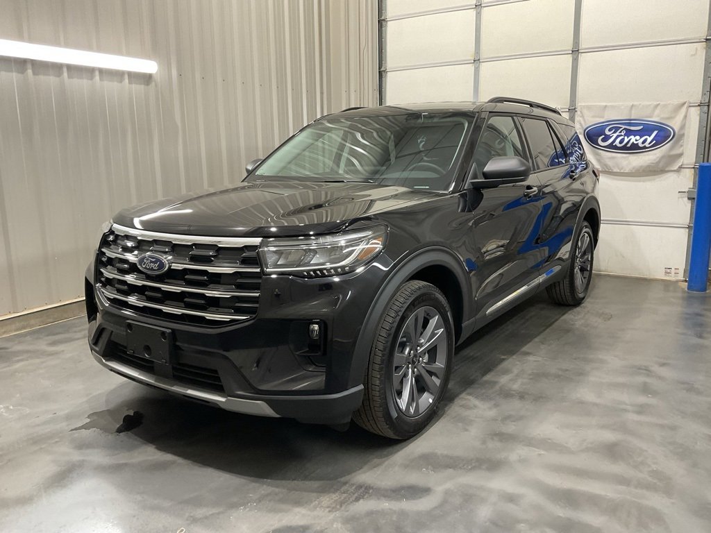 Used 2025 Ford Explorer Active w/ Active Comfort Package image 3