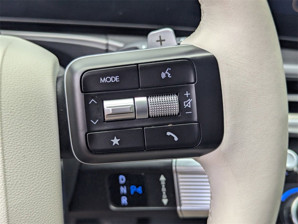 Used 2025 Hyundai Santa Fe SEL image 18