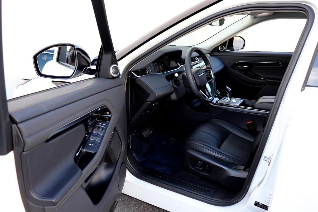 Used 2023 Land Rover Range Rover Evoque SE image 2