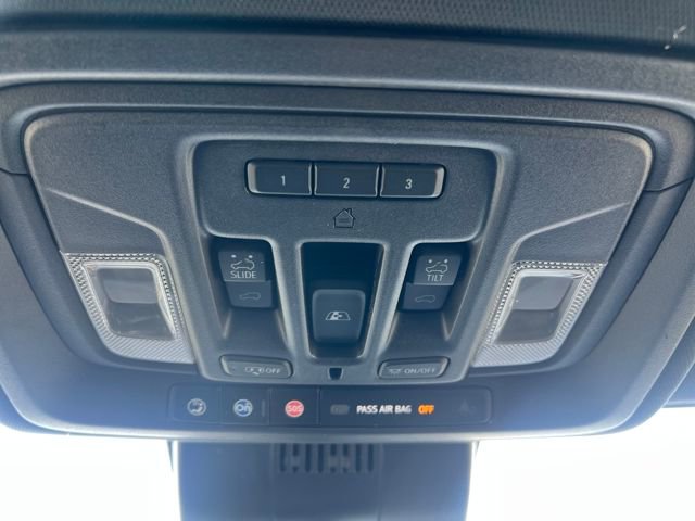 Used 2022 Chevrolet Silverado 1500 ZR2 w/ Technology Package image 37