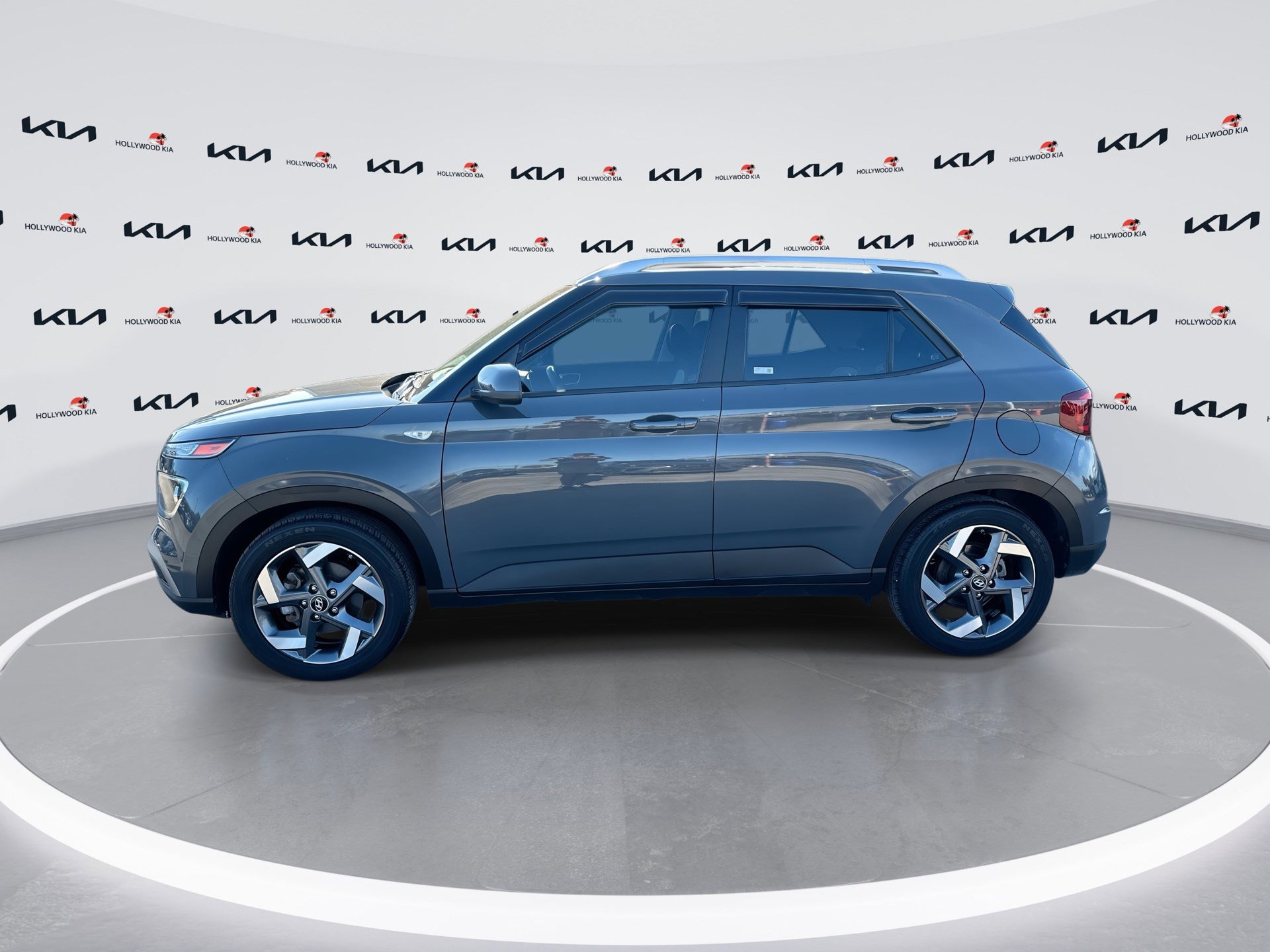 Used 2024 Hyundai Venue SEL image 5