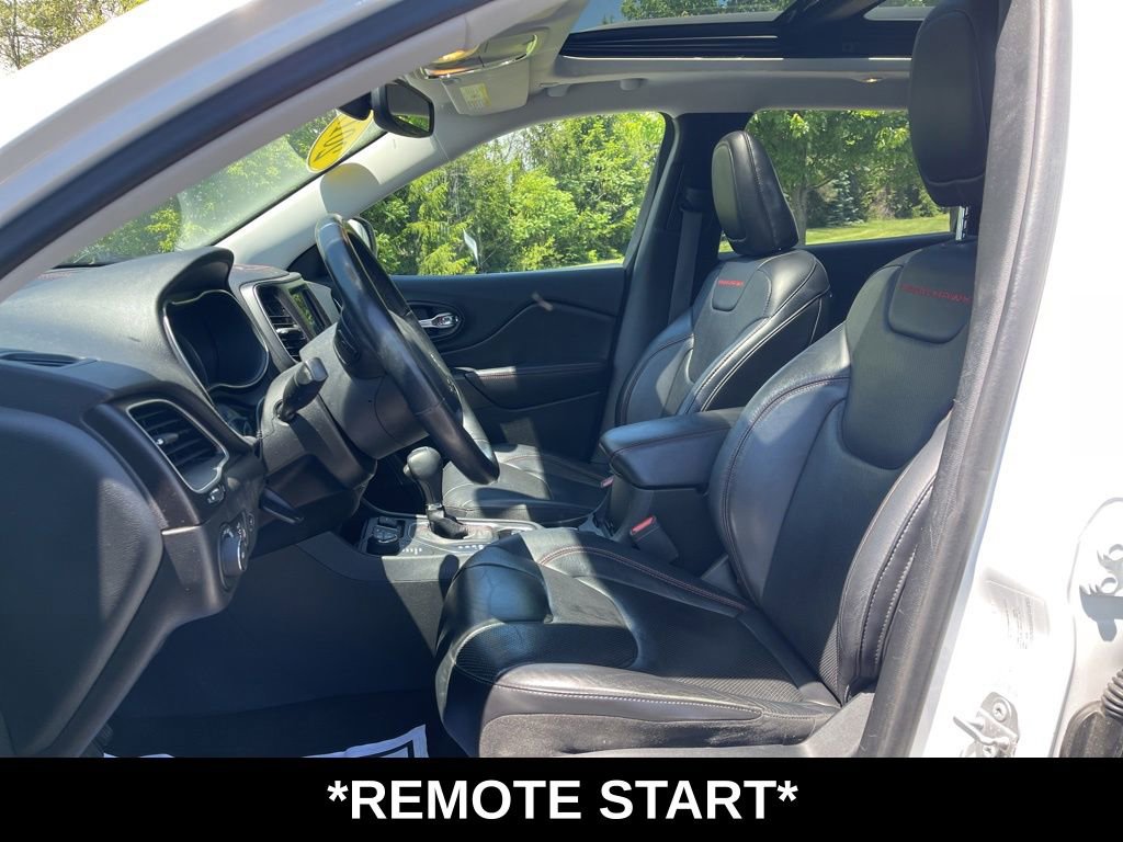Used 2019 Jeep Cherokee Trailhawk AWD/4WD image 6