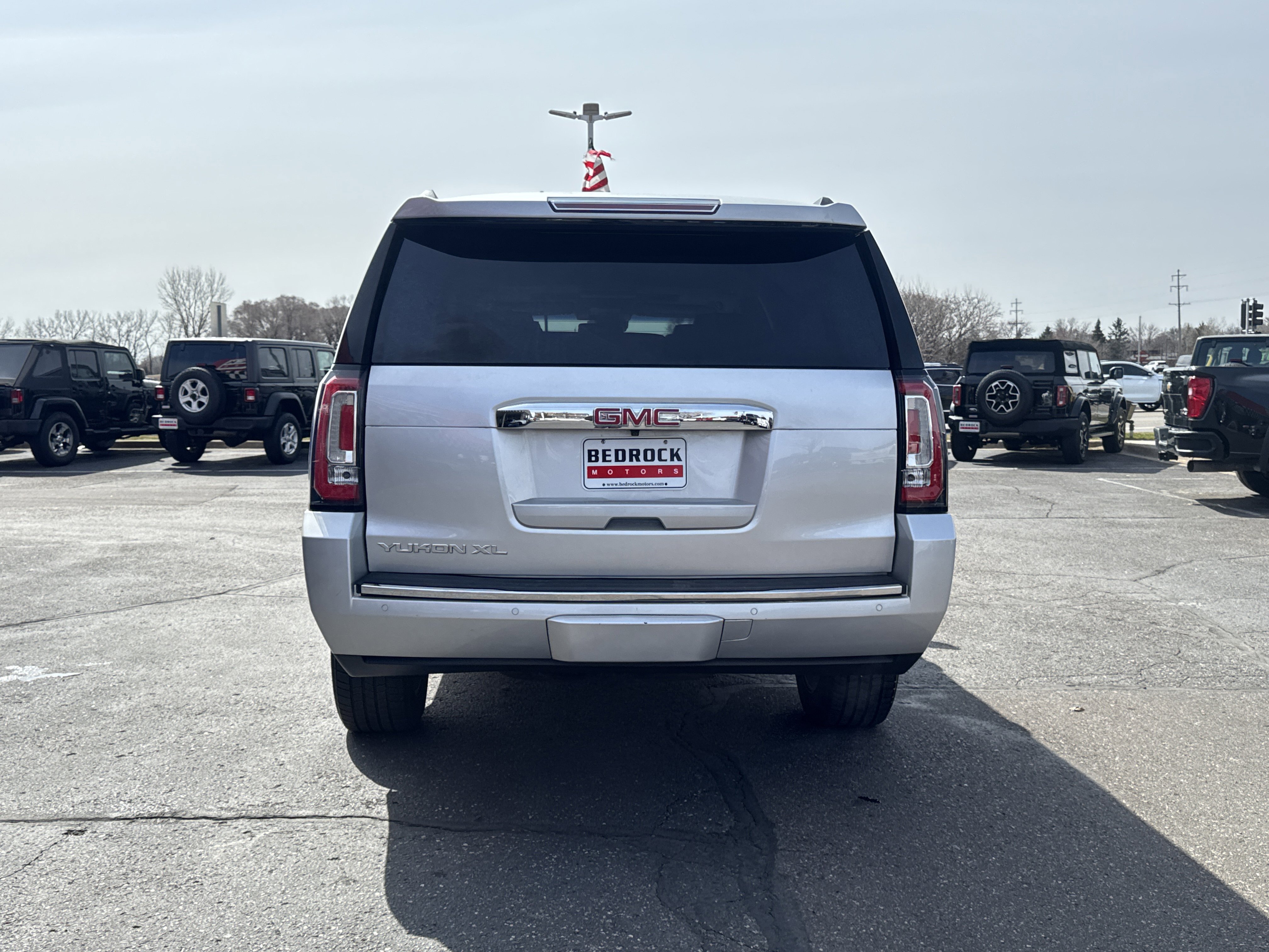 Used 2016 GMC Yukon XL Denali w/ Open Road Package AWD/4WD image 6