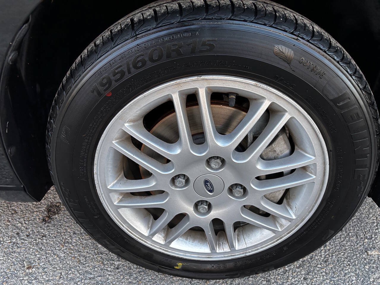 Used 2010 Ford Focus SE FWD image 21
