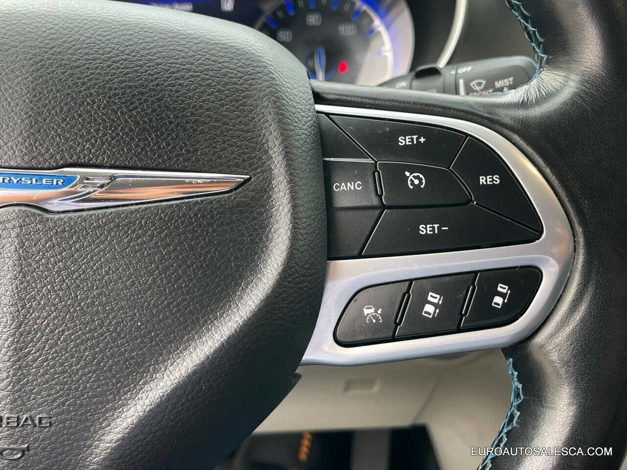 Used 2021 Chrysler Pacifica Touring-L image 32