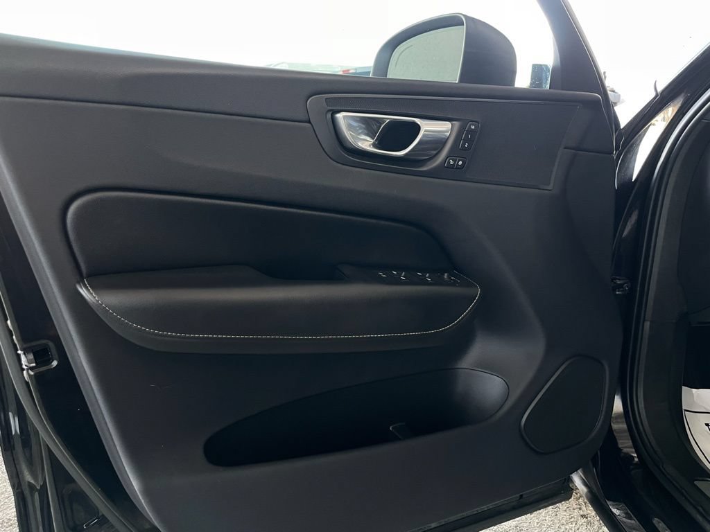 Used 2018 Volvo XC60 T6 R-Design w/ Convenience Package AWD/4WD image 28