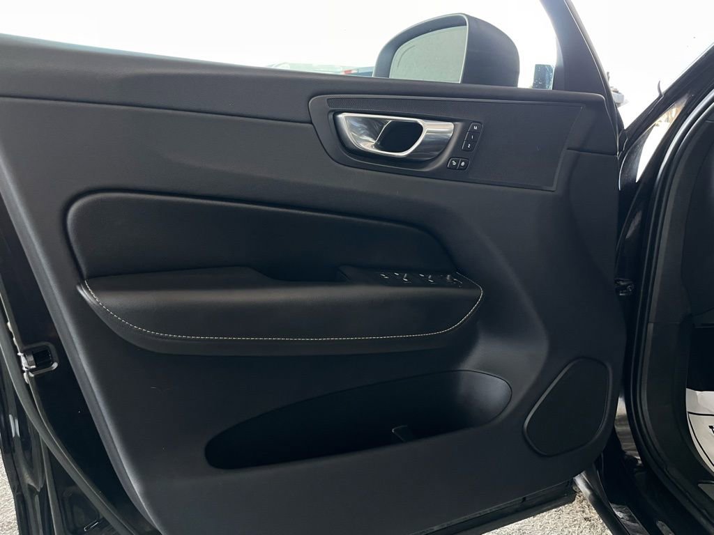 Used 2018 Volvo XC60 T6 R-Design w/ Convenience Package image 28