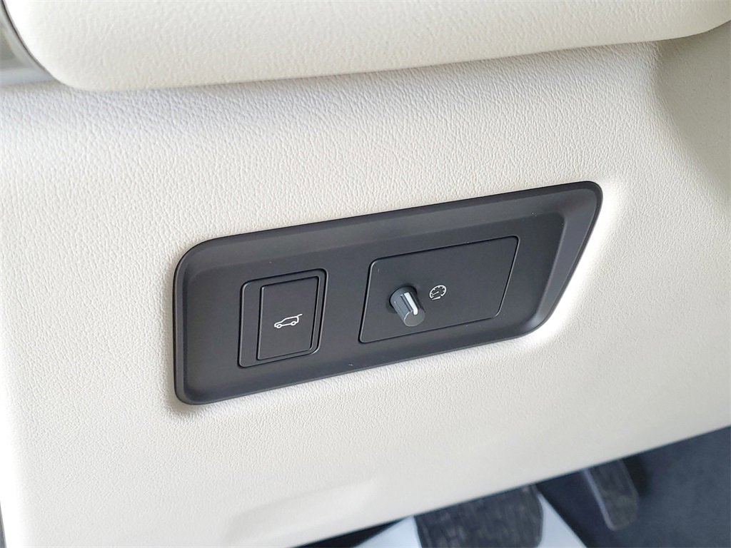 New 2026 Jaguar F-PACE R-Dynamic S image 16