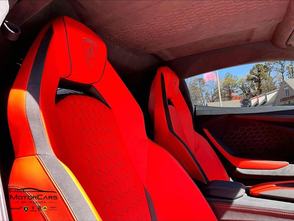 Used 2025 Lamborghini Revuelto image 24
