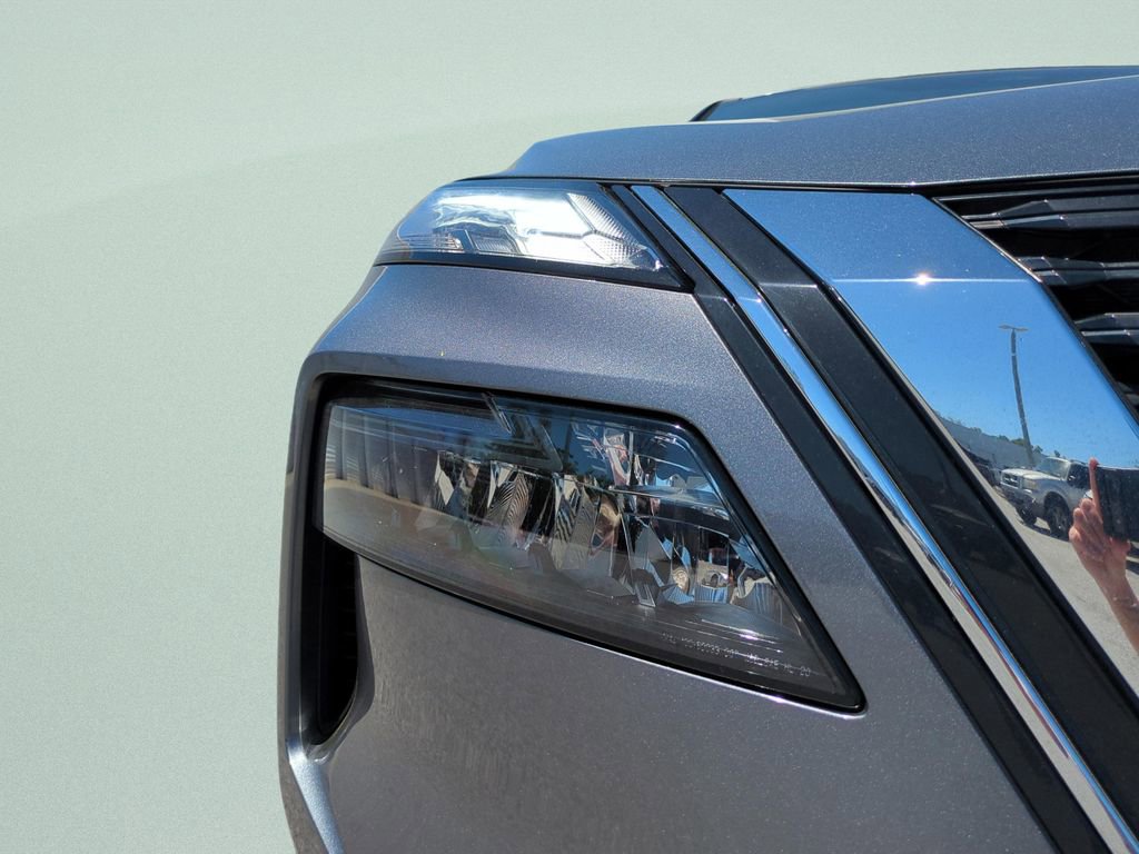 Certified 2023 Nissan Rogue S image 17