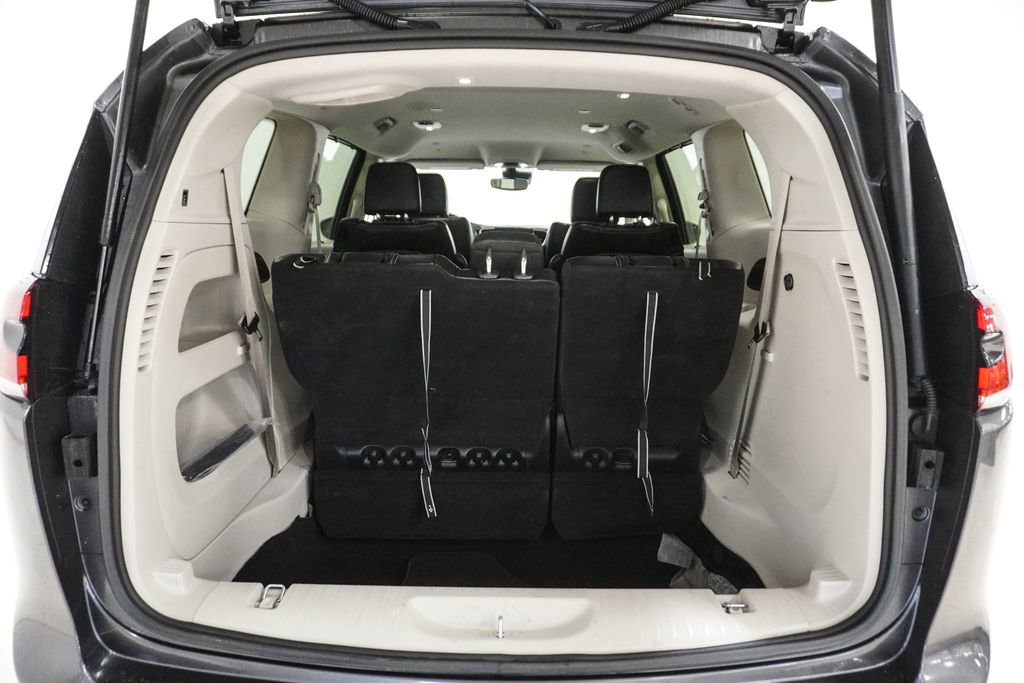 Certified 2023 Chrysler Pacifica Touring-L image 27