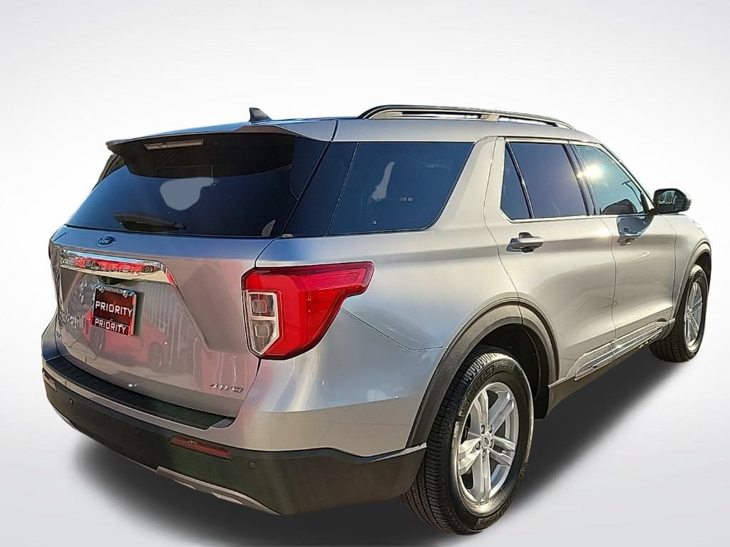 Used 2021 Ford Explorer XLT w/ Equipment Group 202A AWD/4WD image 4