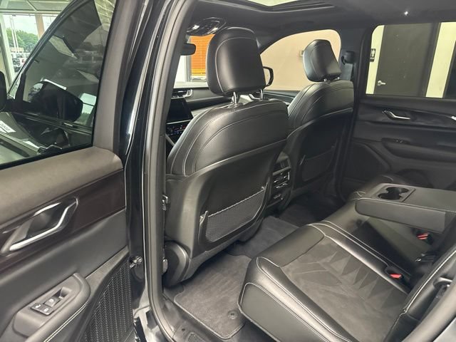 Used 2023 Jeep Grand Cherokee Altitude AWD/4WD image 21