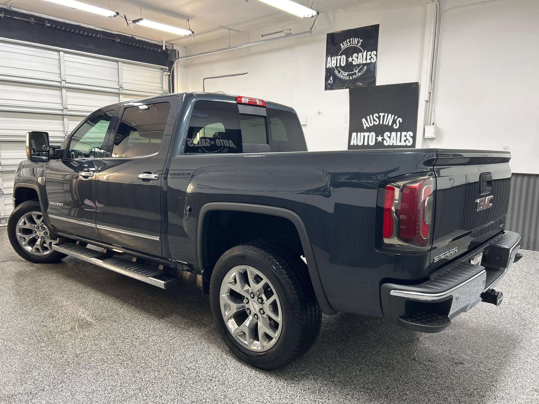 Used 2017 GMC Sierra 1500 SLT w/ SLT Premium Package AWD/4WD image 4