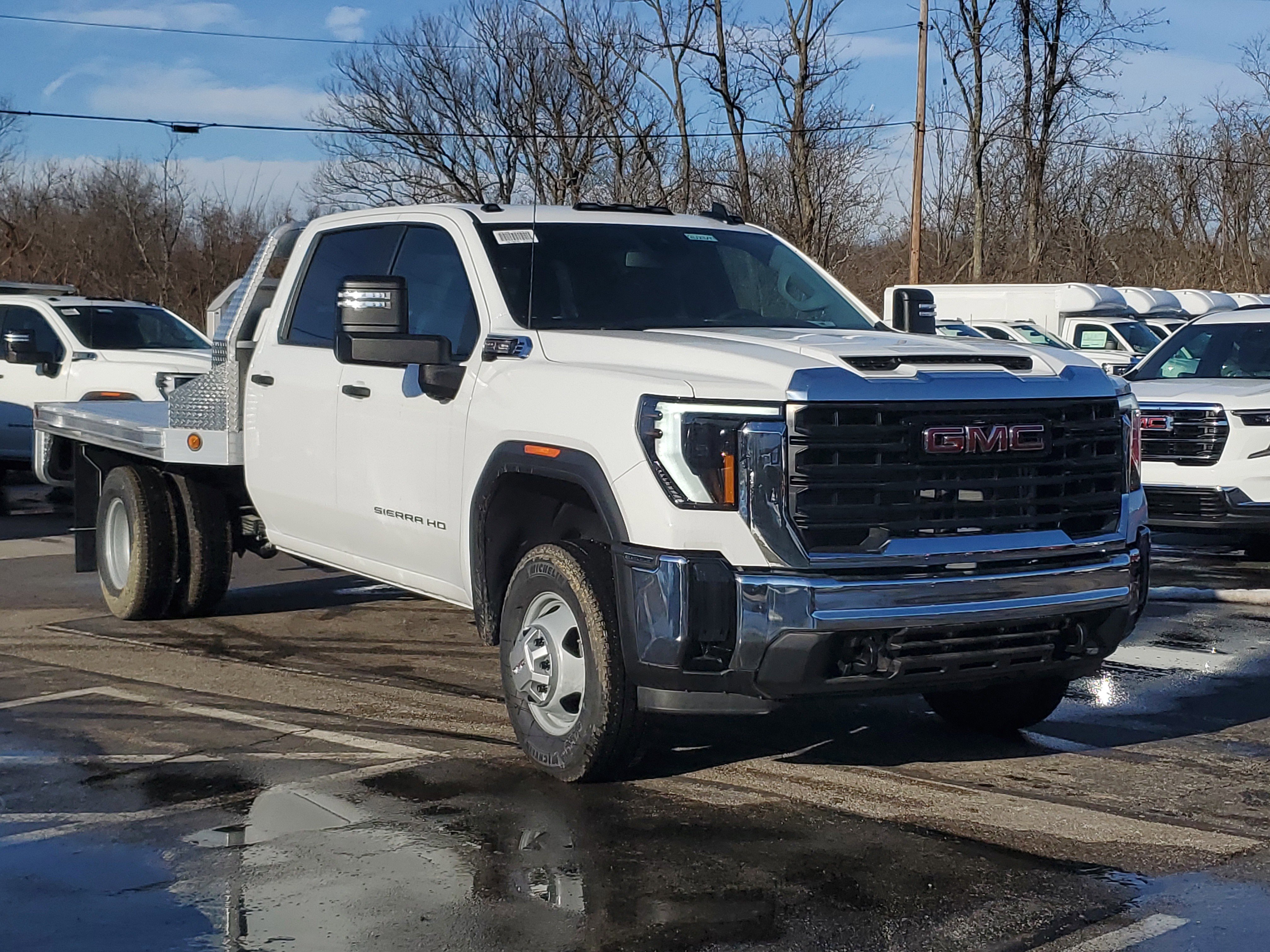 New 2025 GMC Sierra 3500 Pro w/ Convenience Package