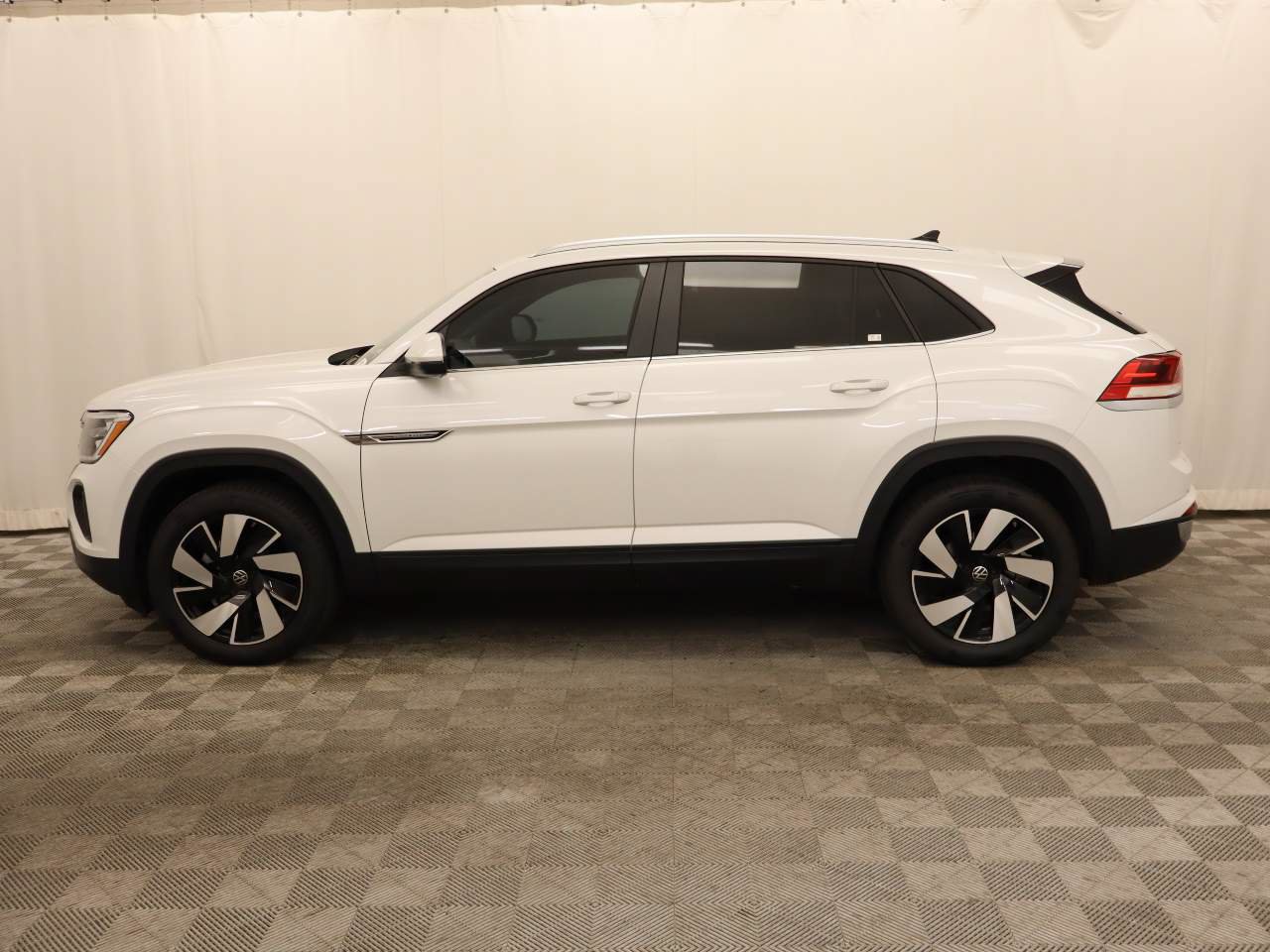 Certified 2026 Volkswagen Atlas Cross Sport SE FWD image 2