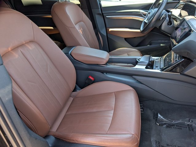 Used 2022 Audi e-tron Premium w/ Convenience Plus Package AWD/4WD image 23