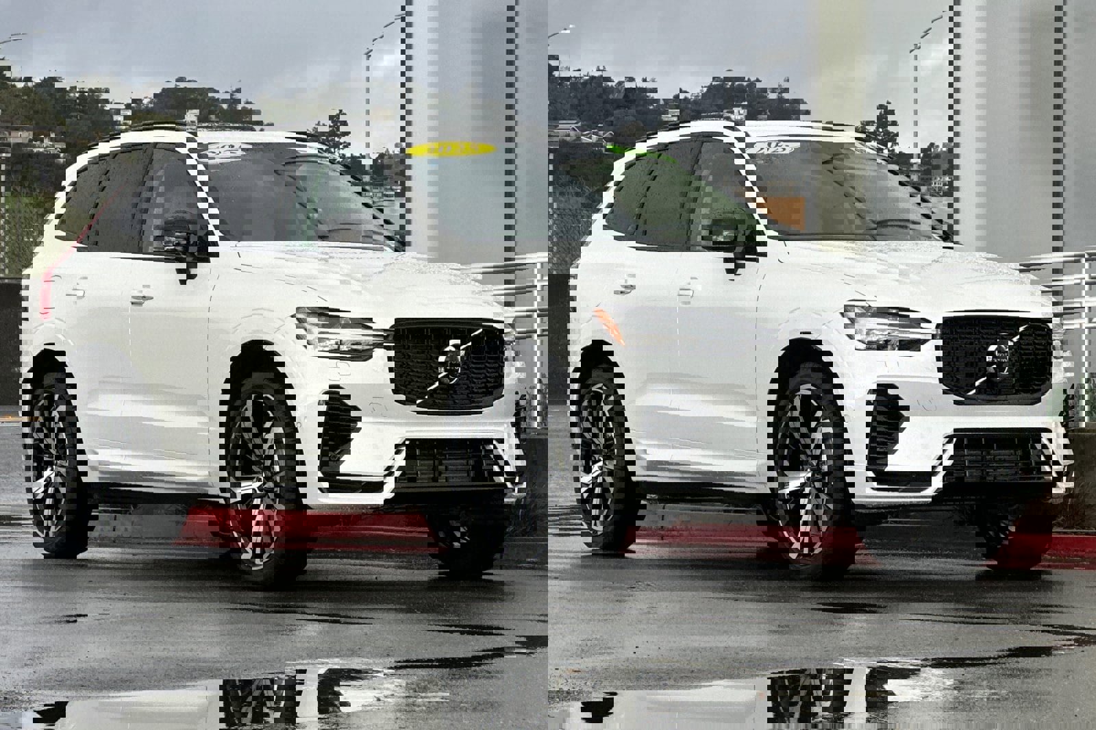 Certified 2025 Volvo XC60 T8 Ultra w/ Protection Package Premier image 10