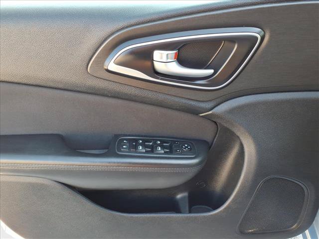 Used 2015 Chrysler 200 Limited w/ Convenience Group FWD image 14