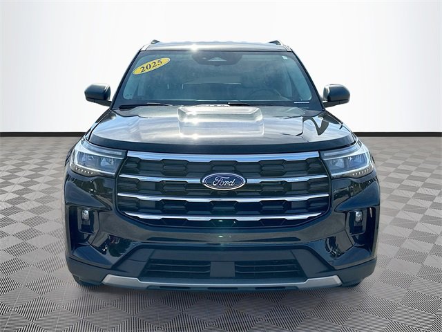 Used 2025 Ford Explorer Active w/ Active Comfort Package image 2