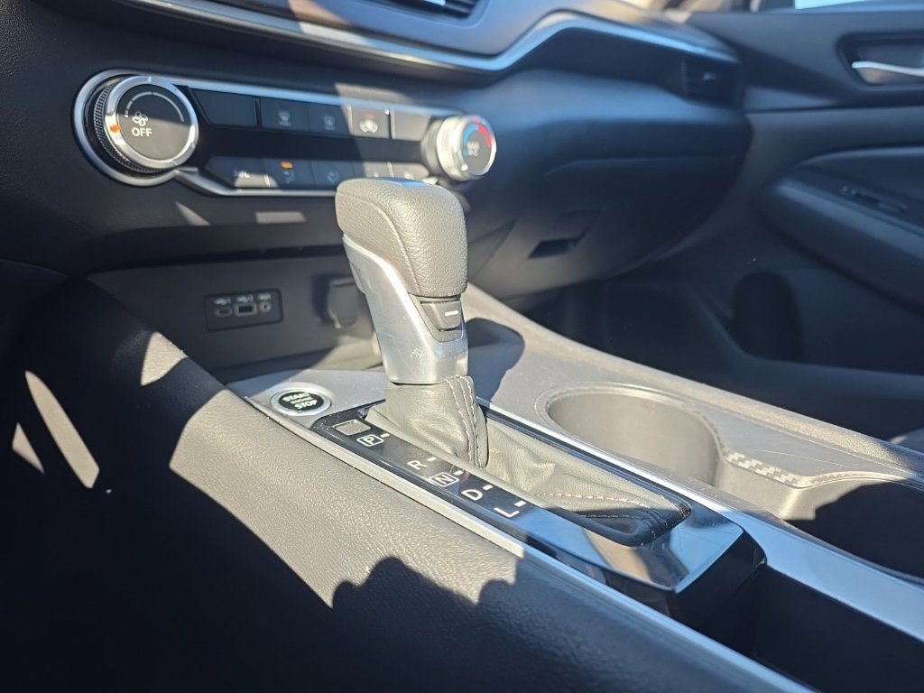 Used 2025 Nissan Altima 2.5 SV FWD image 17