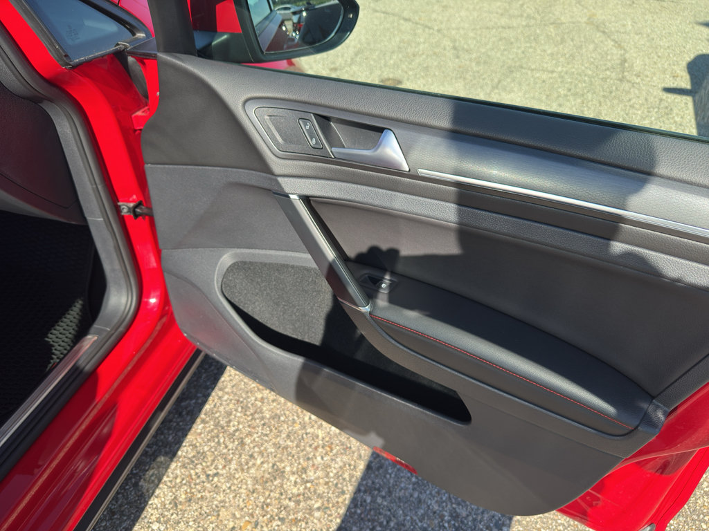 Used 2019 Volkswagen GTI SE FWD image 32