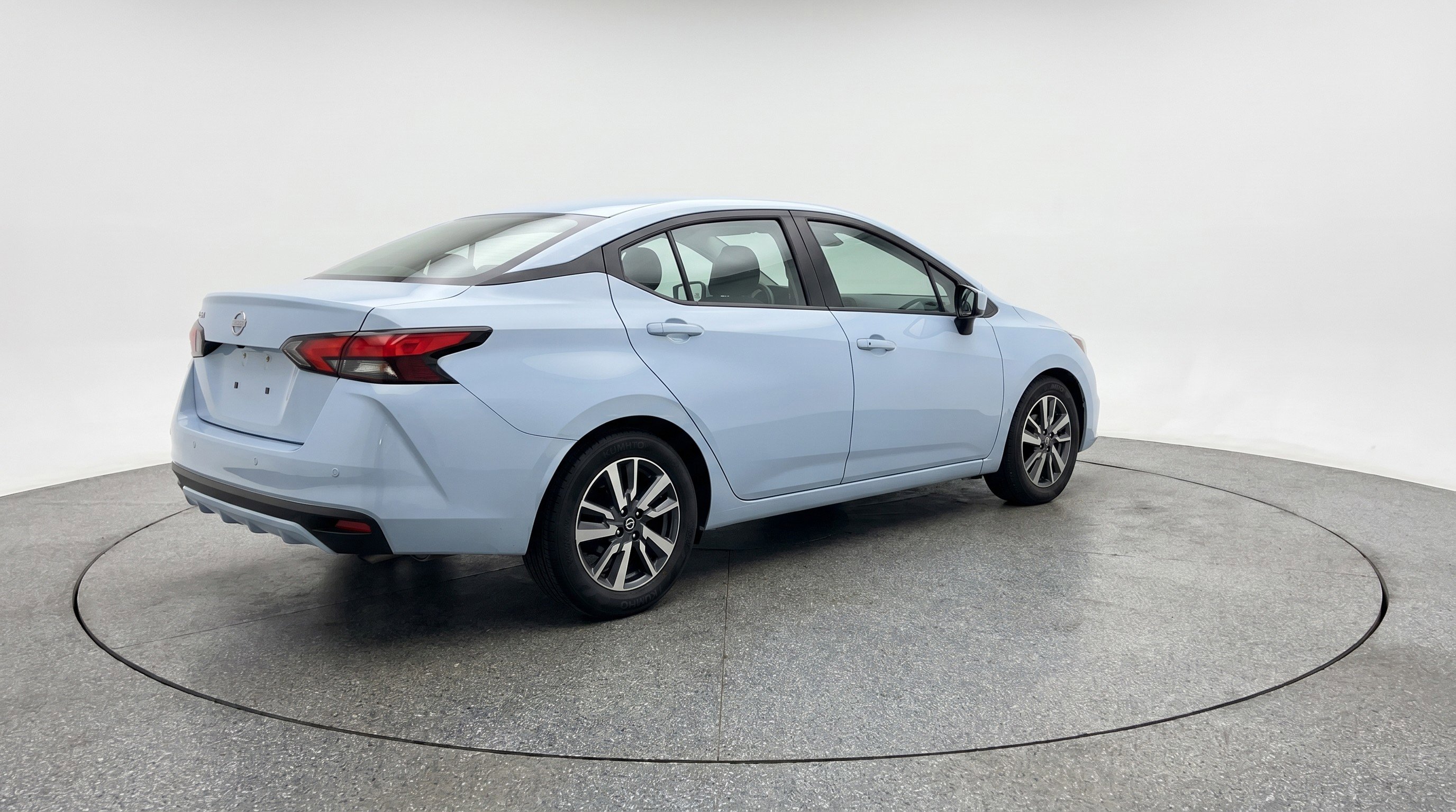 Used 2025 Nissan Versa SV FWD image 9